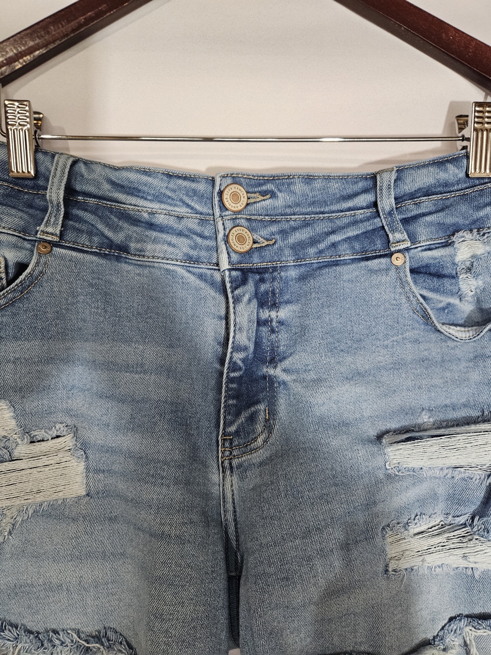 KanCan, Mid-Rise Stacked Waist Denim Shorts Raw Hem - Picture 2 of 8